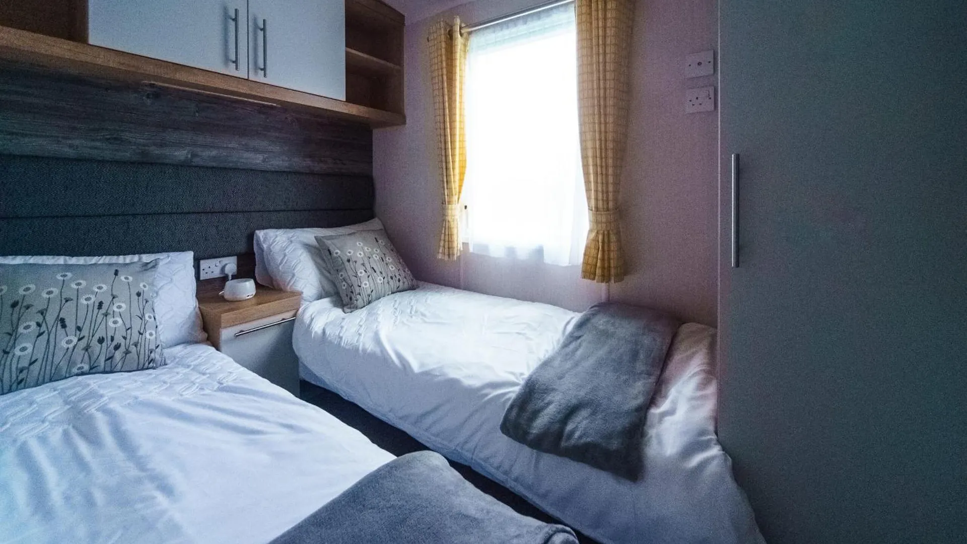 Campsite The Ivy Cottage Caravan Swansea
